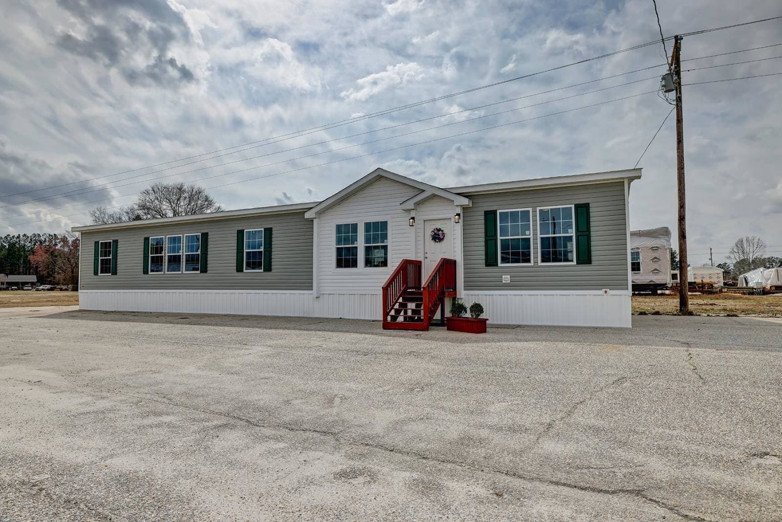 Ironclad 3276-20 elevation and exterior home features