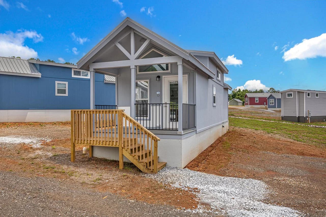 Park model 528l hero, elevation, and exterior home features
