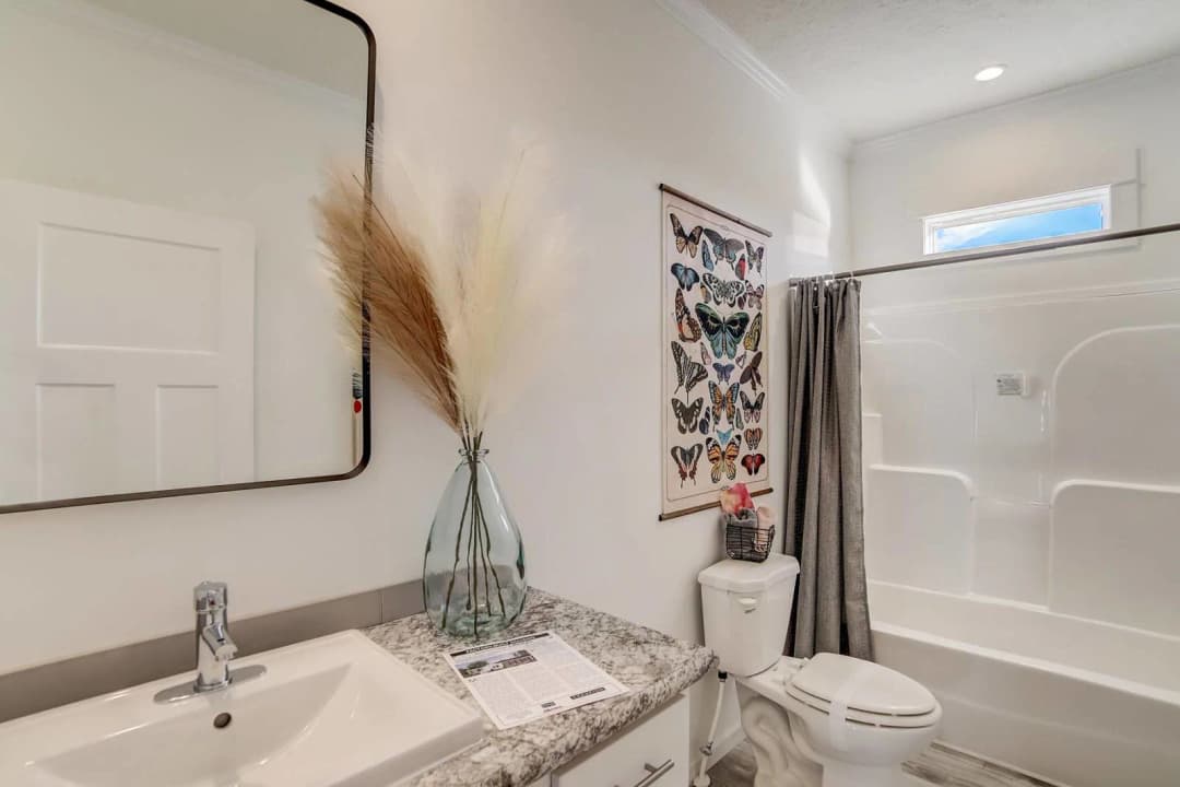 Ironclad 3260-05 bathroom home features
