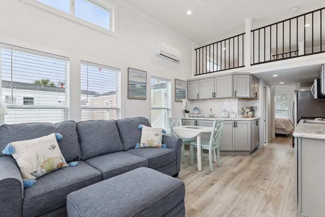 Park model 528 070 interior home features