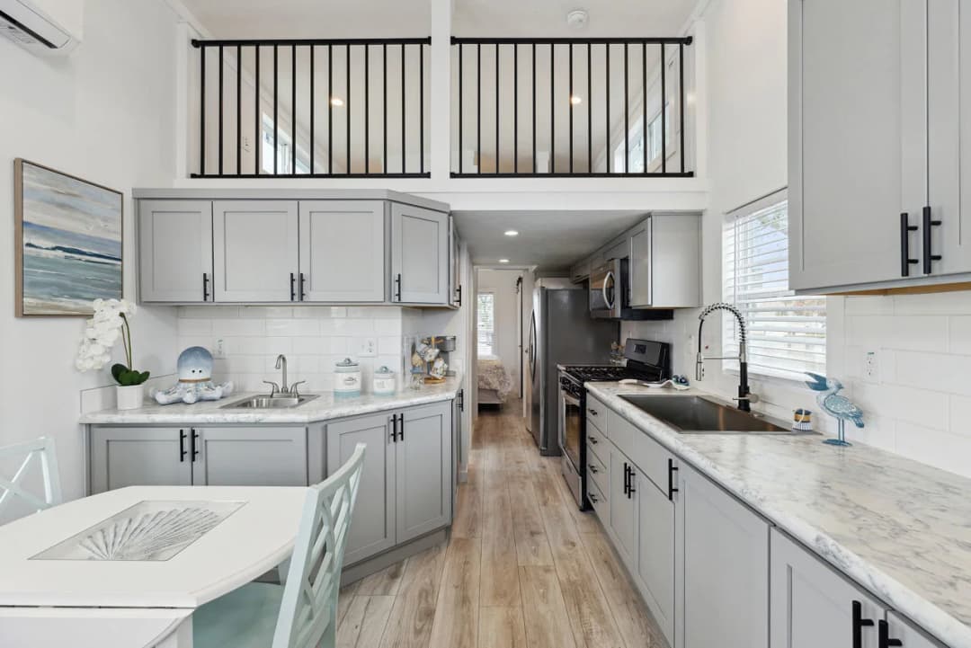 Aps 528-sl 070 interior home features