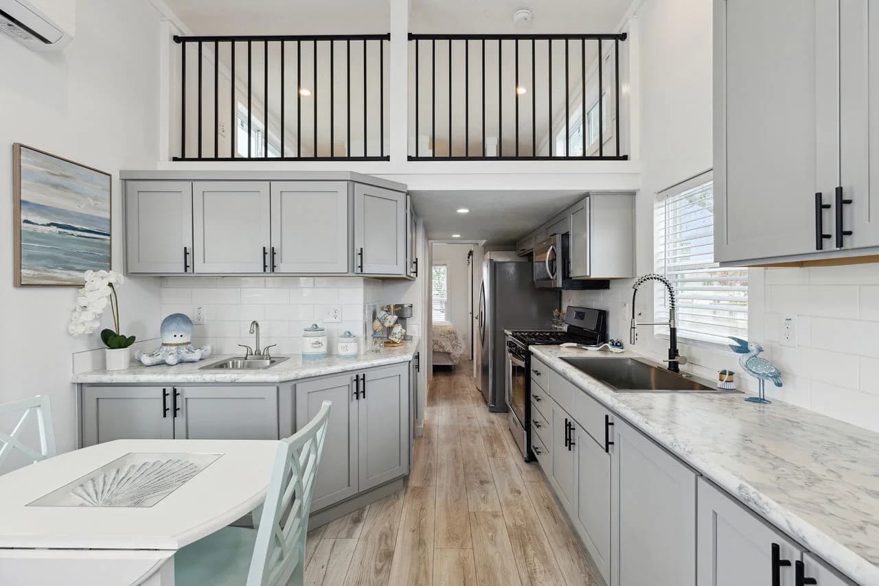 Aps 528-sl 070 interior home features