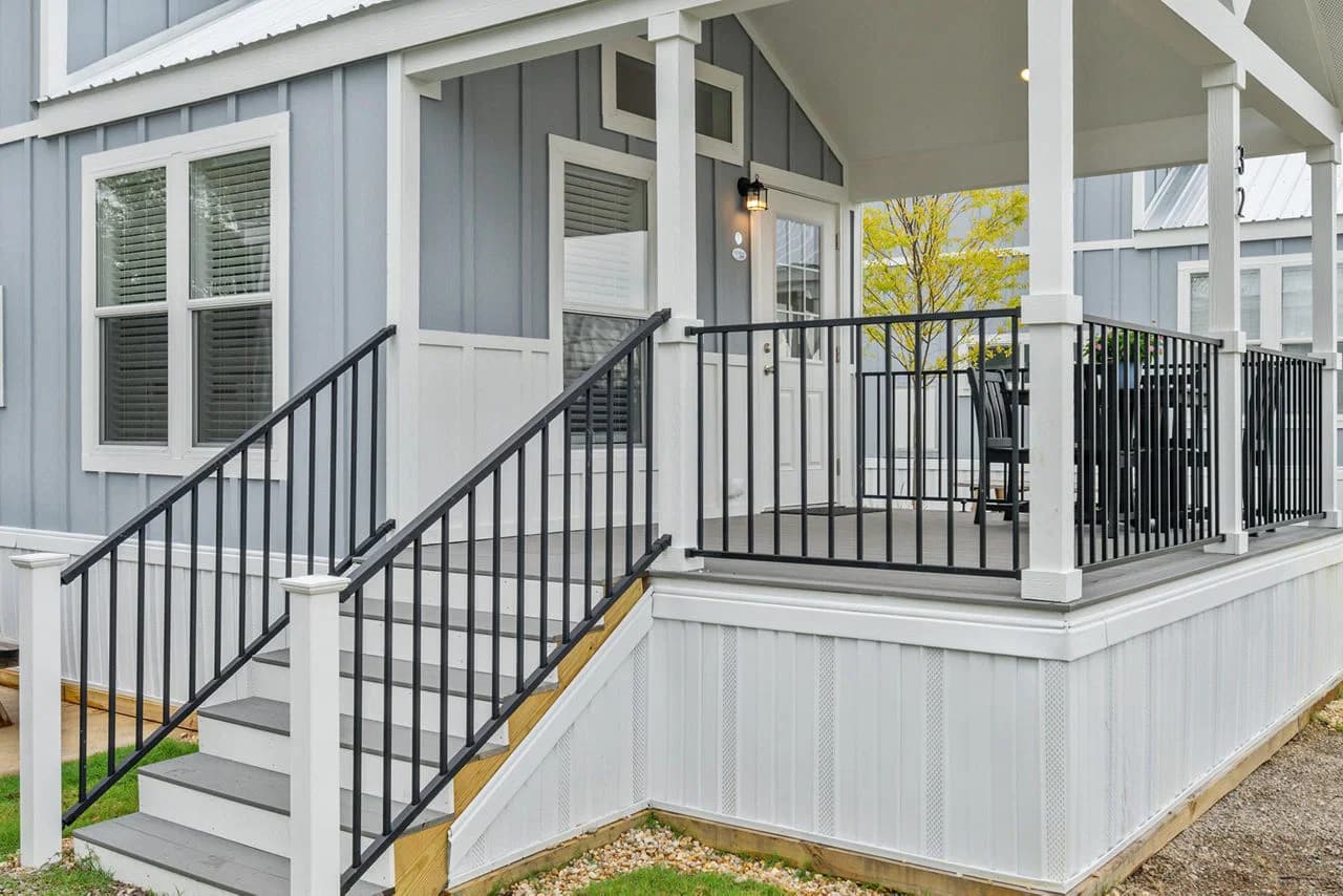 Park model 4110l exterior home features