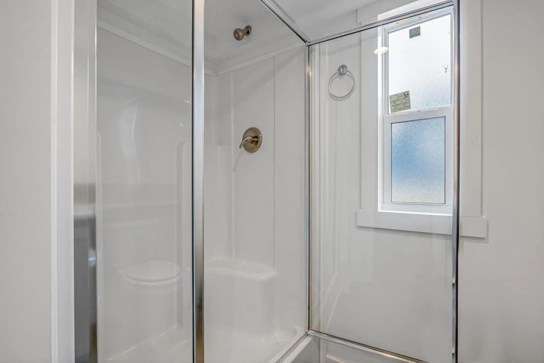 Park model 528l bathroom home features