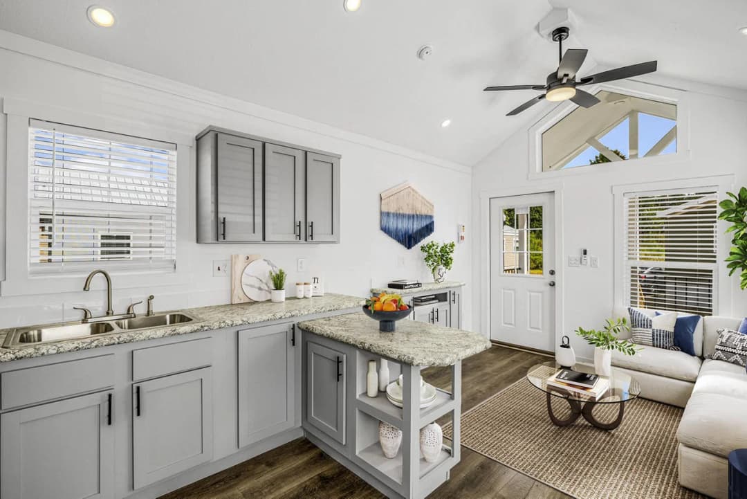 Park model 528 070 kitchen home features