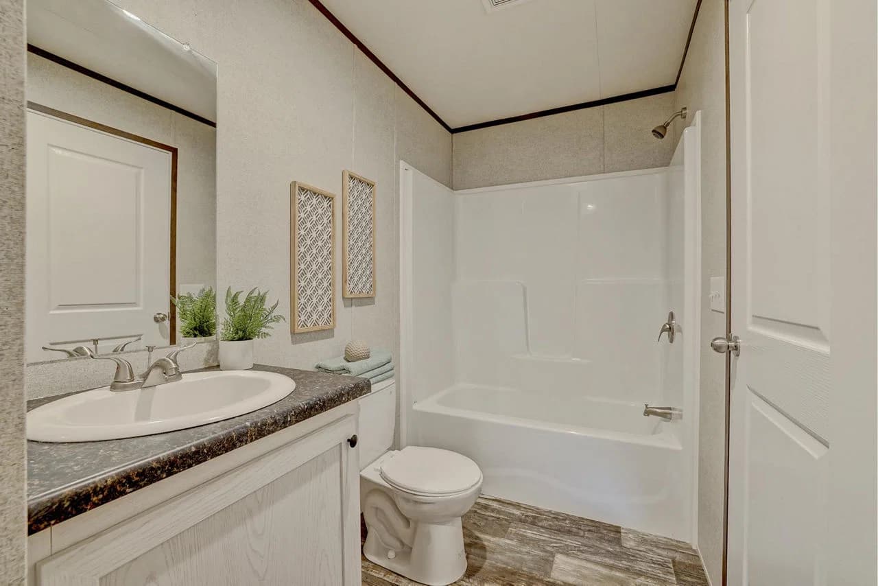 Prime 1676h42p01 bathroom home features