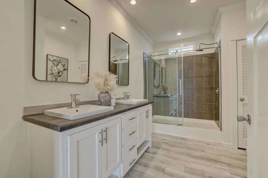 Ironclad 2856-08 bathroom home features