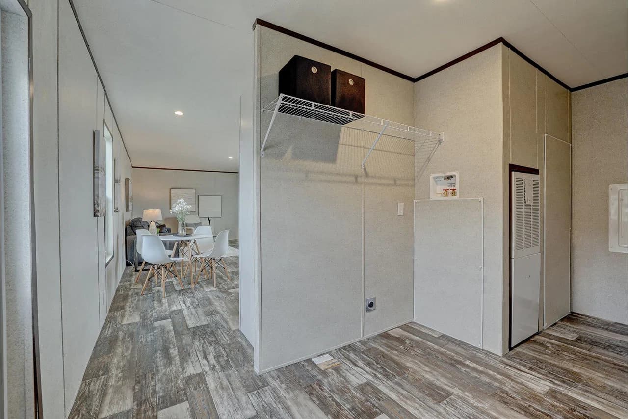 Prime 1676h42p01 interior home features