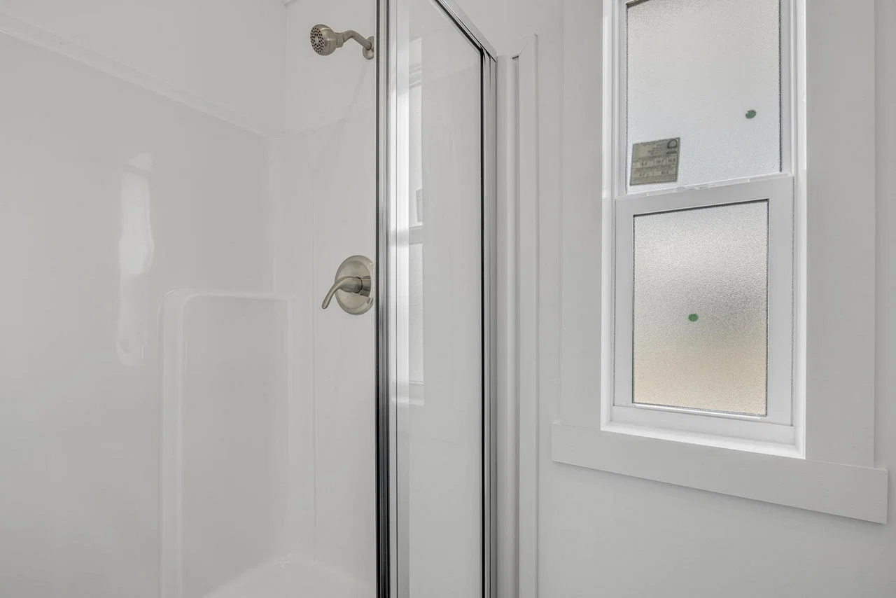 Park model 528 070 bathroom home features
