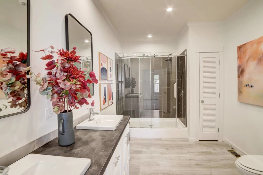 Ironclad 3260-05 bathroom home features