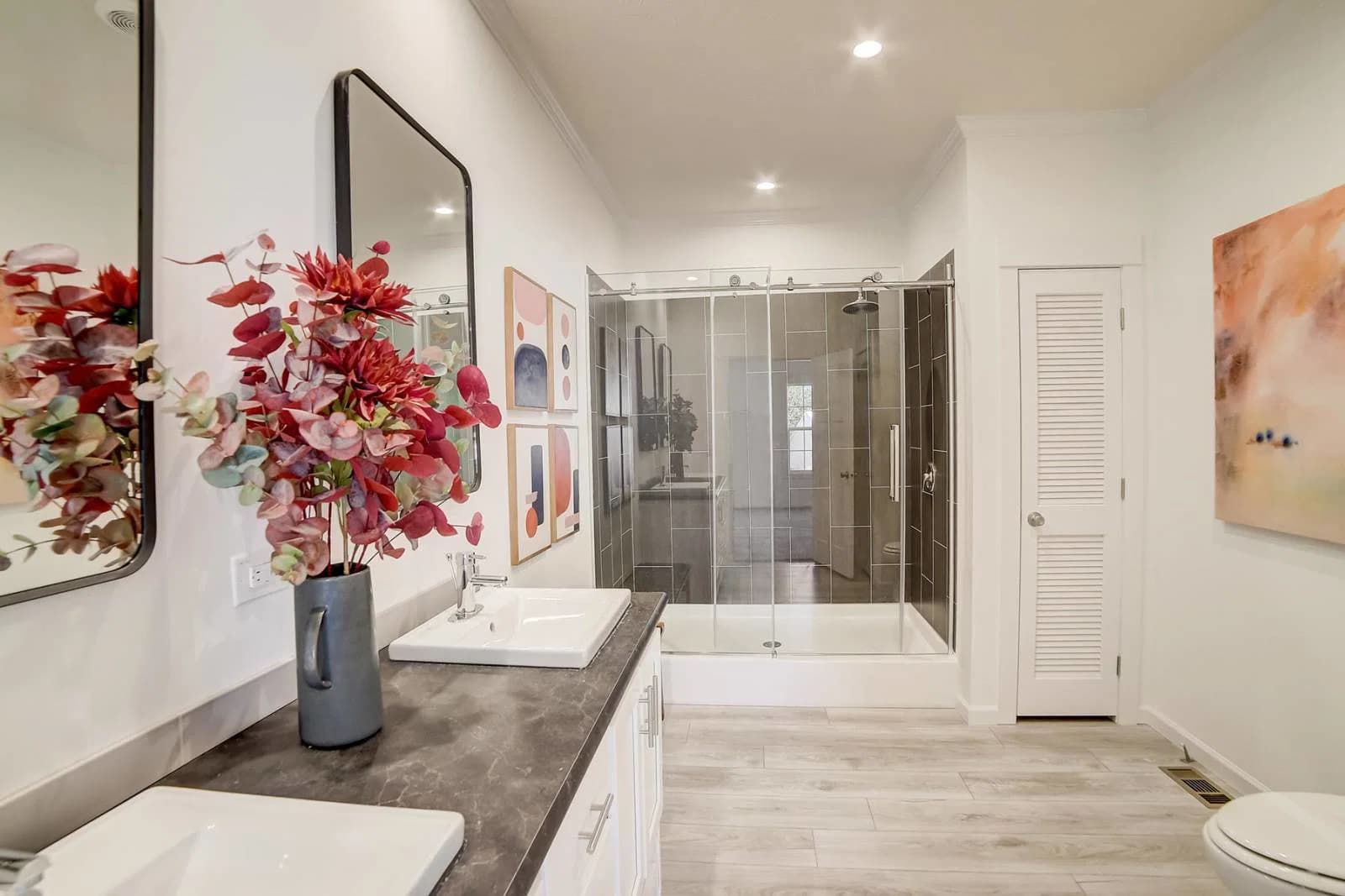 Ironclad 3260-05 bathroom home features
