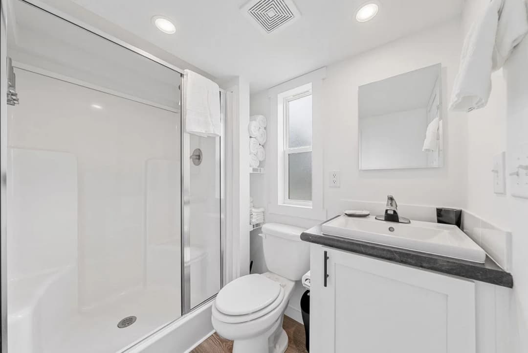 Park model 4110l bathroom home features