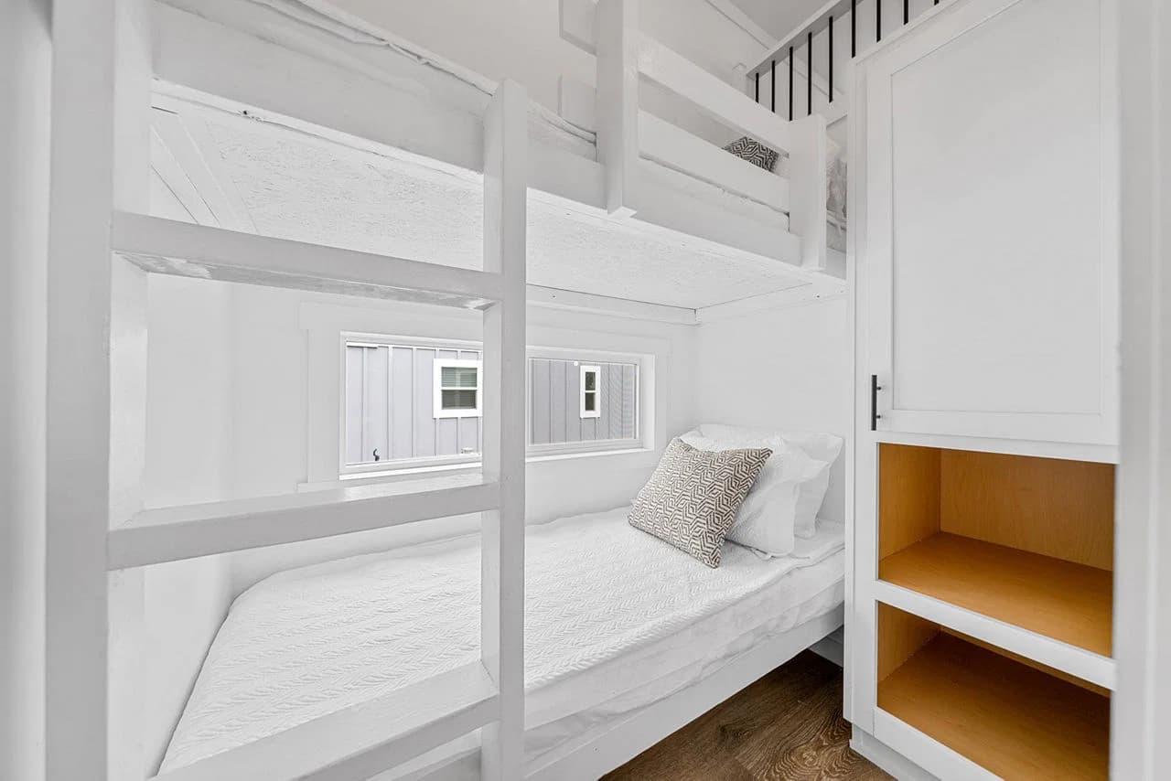Park model 4110l bedroom home features