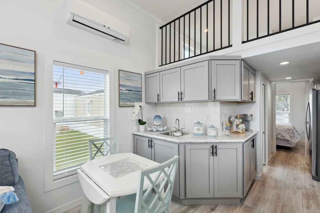 Aps 528-sl 070 interior home features