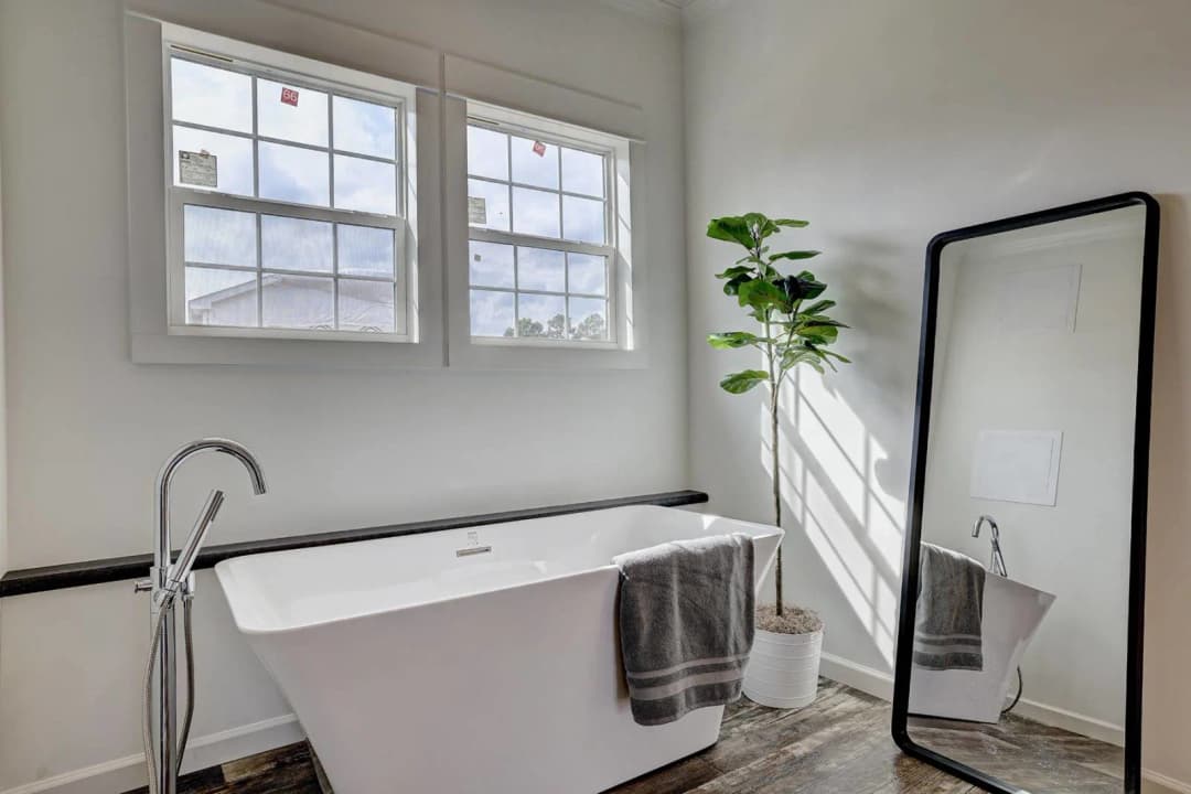 Ironclad 3276-20 bathroom home features